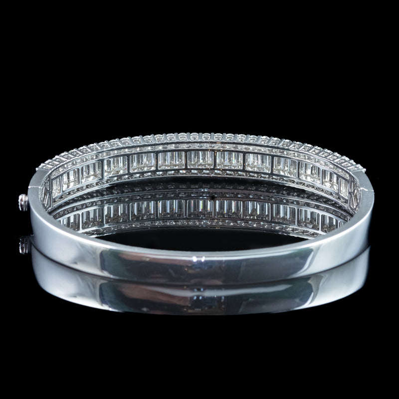 Art Deco Style Diamond Bangle 18ct Gold 8.60ct Total