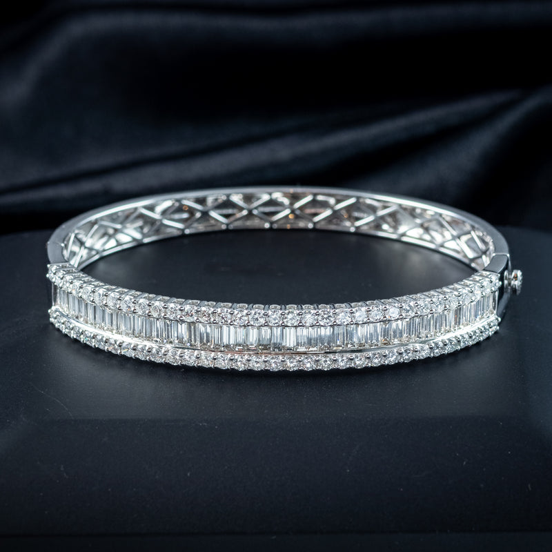 Art Deco Style Diamond Bangle 18ct Gold 8.60ct Total