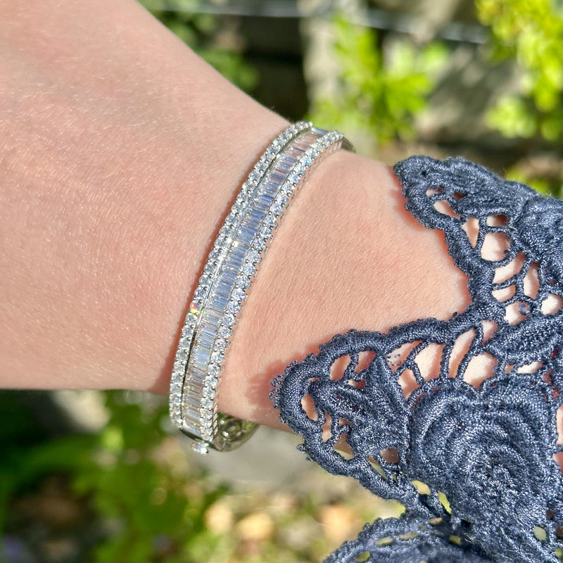 Art Deco Style Diamond Bangle 18ct Gold 8.60ct Total