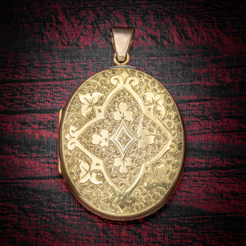 ANTIQUE VICTORIAN ENGRAVED 18CT GOLD LOCKET CIRCA 1880 cover