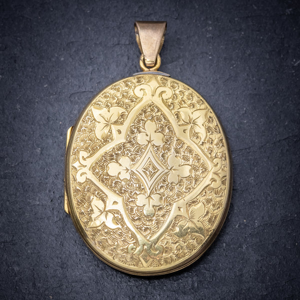 ANTIQUE VICTORIAN ENGRAVED 18CT GOLD LOCKET CIRCA 1880 front