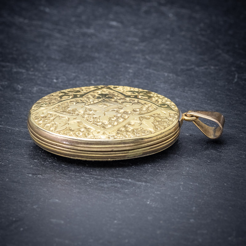 ANTIQUE VICTORIAN ENGRAVED 18CT GOLD LOCKET CIRCA 1880 side