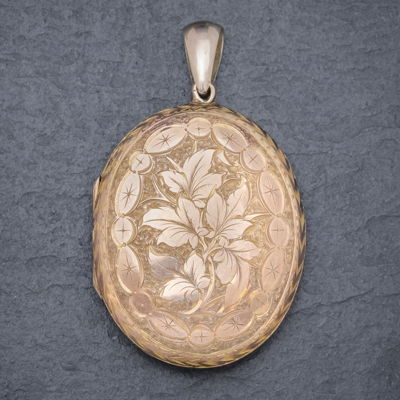 Antique Victorian Engraved Locket 18ct Gold Back And Front Circa 1880 FRONT