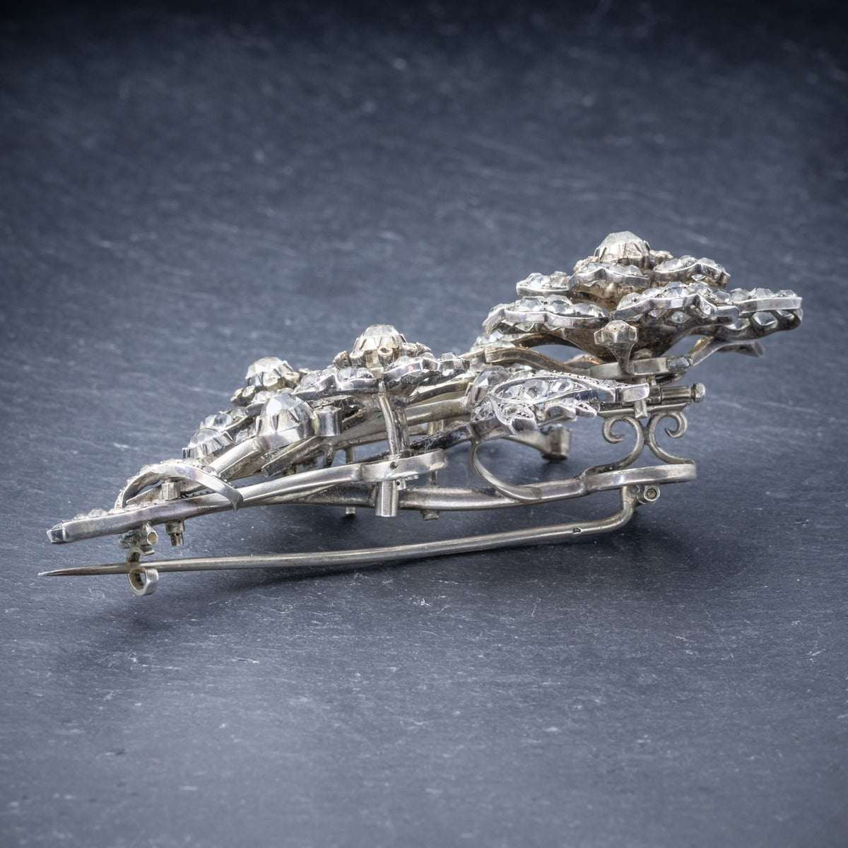Trembler brooch hot sale