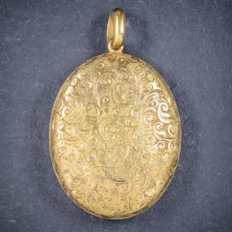 Antique Victorian Large Solid 18ct Gold Engraved Locket Circa 1880 back
