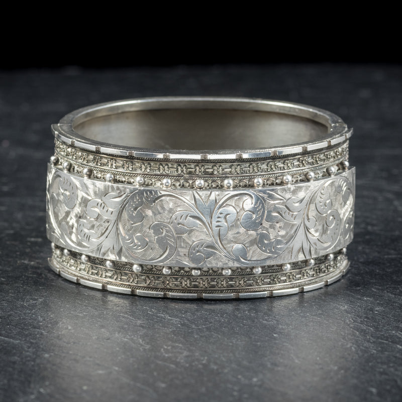 ANTIQUE VICTORIAN STERLING SILVER BANGLE CIRCA 1880 FRONT
