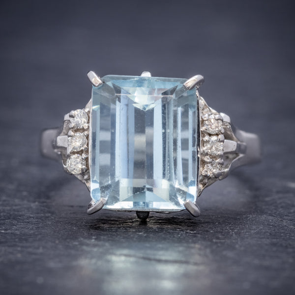 ART DECO 4CT EMERALD CUT AQUAMARINE RING PLATINUM CIRCA 1920 FRONT