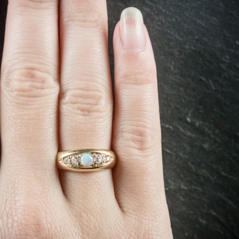Antique Victorian Opal Ring 18ct Gold Dated Birmingham 1909 hand