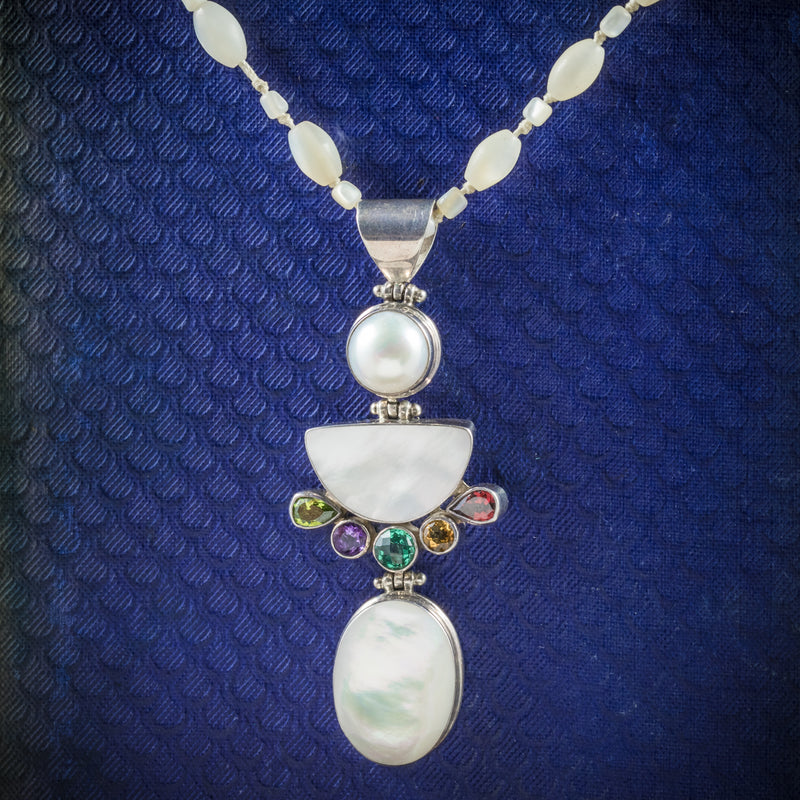 Mother Of Pearl Pendant Necklace Silver cover