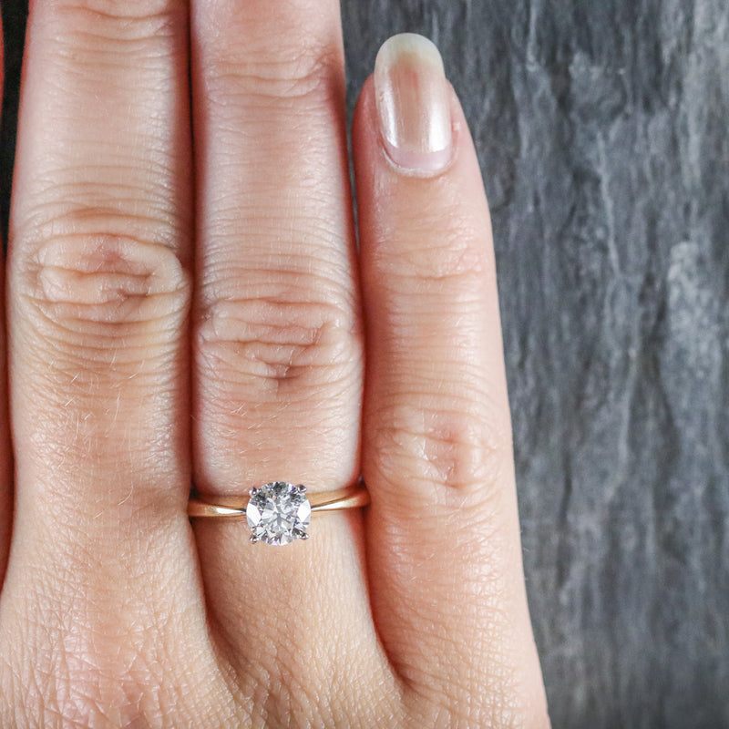 DIAMOND SOLITAIRE RING 18CT GOLD ENGAGEMENT RING HAND
