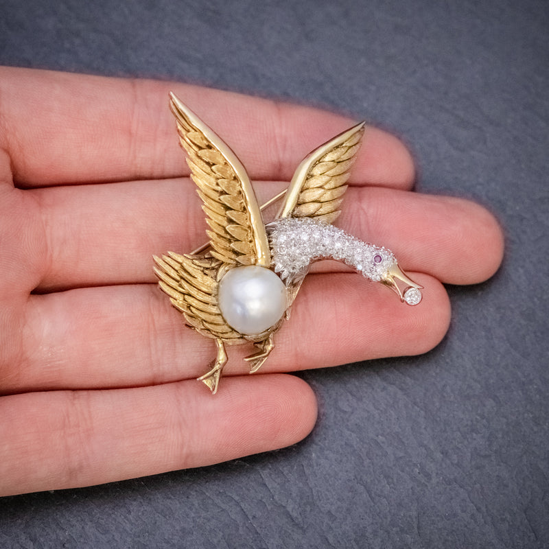 Vintage Diamond Swan Brooch 18ct Gold 2.50ct Diamond Pearl Egg Circa 1950 hand