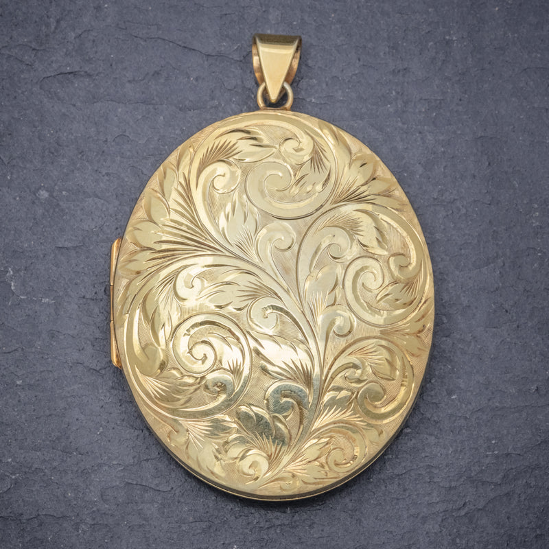 Vintage Engraved Locket 18ct Gold On Silver Dated 1977 Silver Jubilee  FRONT
