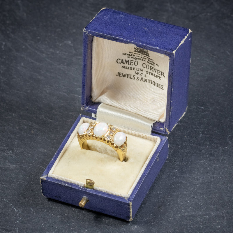 VINTAGE NATURAL OPAL TRILOGY RING 18CT GOLD DATED LONDON 1963 box